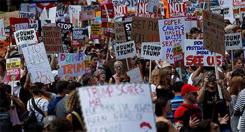 Multitudinaria protesta en Londres contra la visita de Trump